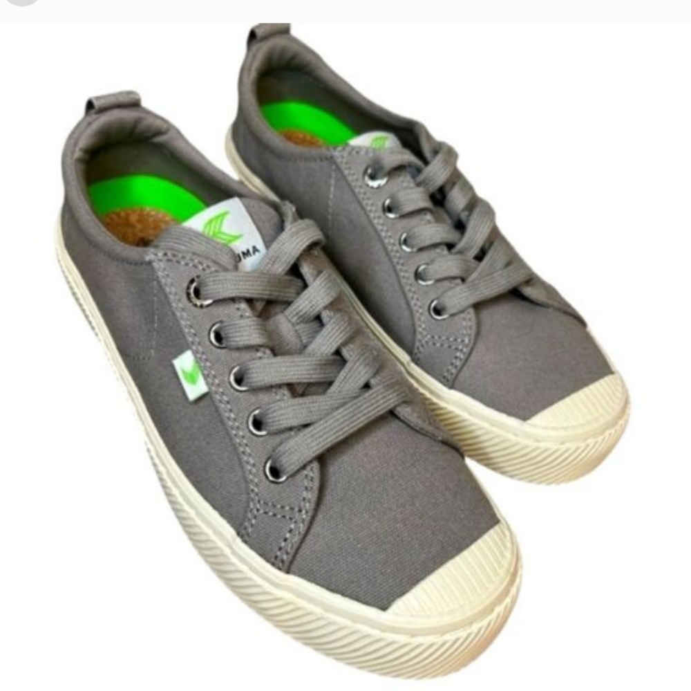 Cariuma Oca Low Canvas Sneakers